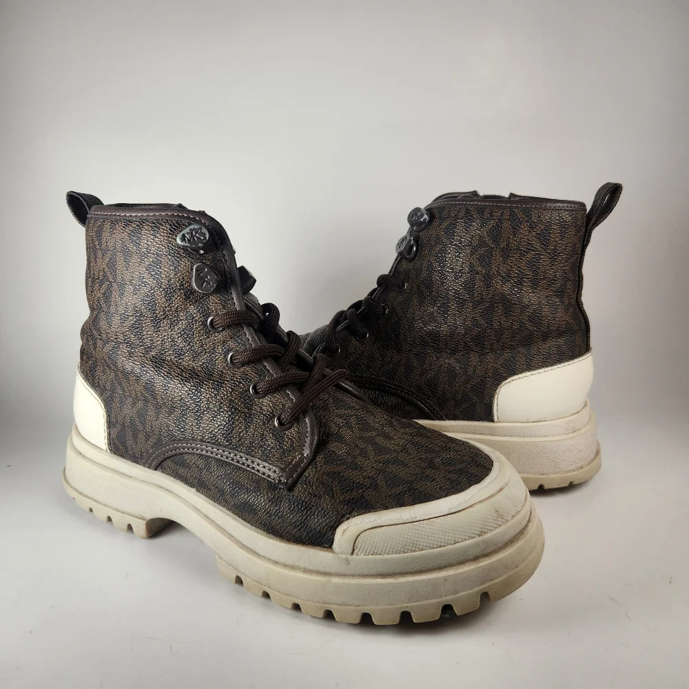 MICHAEL KORS Girls Payton Boot Size 2 Brown Lug Sole Signature Logo Textile - Picture 1 of 13
